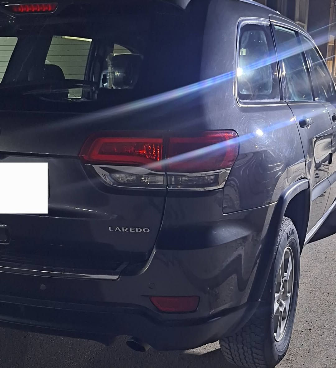 السلام عليكم جيب ١٧ لون فيلي رقم بغداد بأسمي وارد أمريكي للبيع حادث جاملغ وبنيد ومرفق السونار كشنات جلد ويل كب كشن كهربائي السعر ١٩٠ رقم الموبايل ***********
