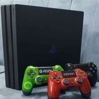 بلاي4 برو ١ تيرا • ٣ جويستك • ٥ أقراص ألعاب