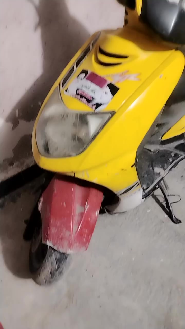 السلام عليكم
شاصي سكنس نثيه كامل من كلشي كهربائيات كلها شغاله وعقل
 نقصه بس مكينه
وعندي كابريترات العدد 4 بيهن 2 بلاديات واحد ما مصوره  
وكتف شحن بلادي
وفاكيوم
وبنز بريك خلفي
قيم واخذ بل يرضي الله رقمي *********** واتساب فقط مكاني بغداد الحبيبيه
