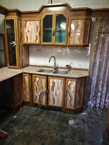 كاونتر ١٢ متر للبيع نضافه ميه بالميه مستعجل على البيعه ٦٠٠وبي مجال عنوان القبله ***********
