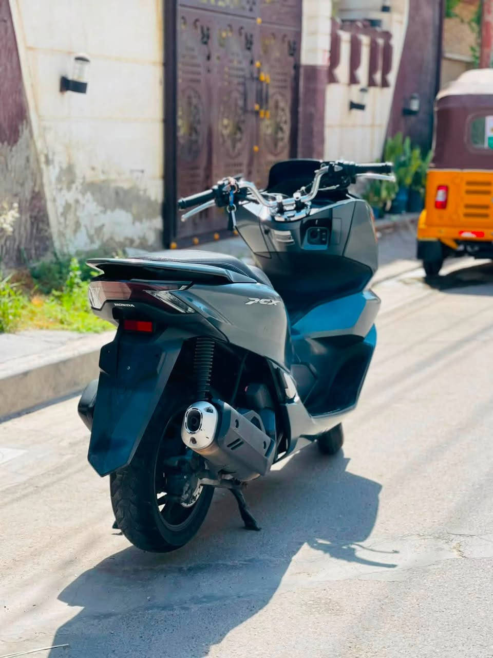 السلام عليكم دراجه pcx جيل الرابع نظام ABS دراجه صالها شهر ونص نازله من رنبه كلش بيه شغال مابيها اي نقص جيب فيتر وتعال افحص اوراق المعرض هم موجوده وكامله ماشيه 20 الف المكان الشعب السعر 17 وبيها مجال

***********
