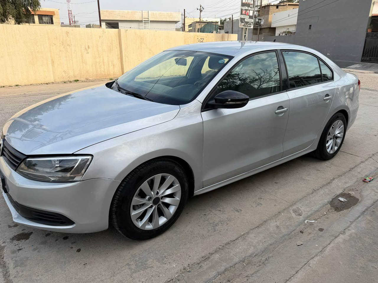 فولكس واكن وارد خليجي موديل 2015 حجم المحرك 20 تنفس طبيعي كير محرك شرط مامفتوح مواصفات السياره عادي جامات كهربائي اي بي اس
ويل كروم تبريد شغال تدفئه شغال صدر جديد طخم تايرات جديد سنويه لحد 2027 سيارة جاهزه شرط تحويل ظرر السيارة بدون دواخل بجم كبس صندوك كبس بيها 4 قطع صبغ شرط مابي دواخل مكان السيارة كركوك سعر اسيارة (97$) بي مجال لطيبين
***********
*********** كركوك, العراق
