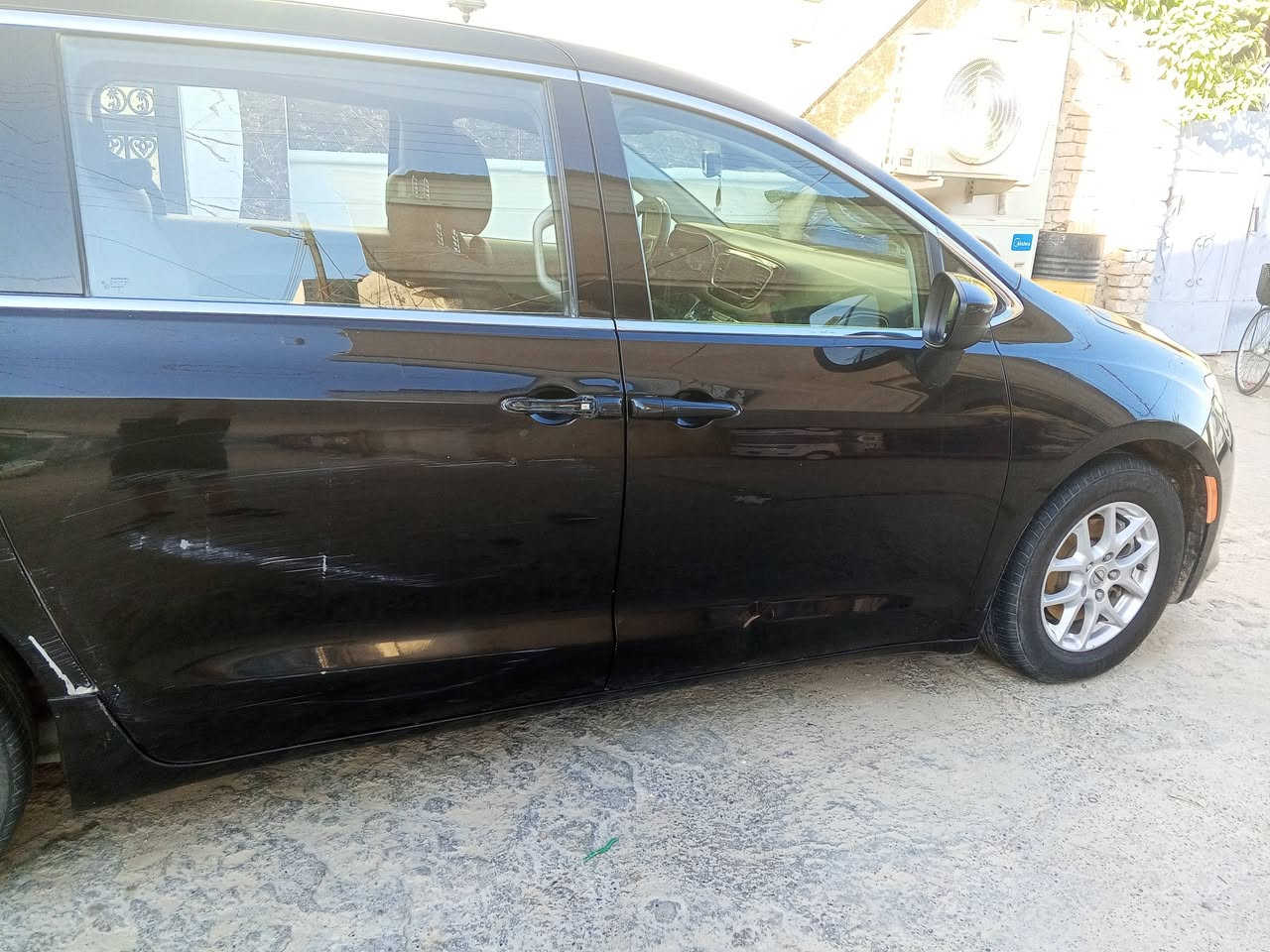 السلام عليكم 
سياره للبيع باسفيكه فيوجر
 موديل 2024
 محرك 3600
السعر 230 ورقه وبيها مجال قليل 
للاستفسار الاتصال ***********
