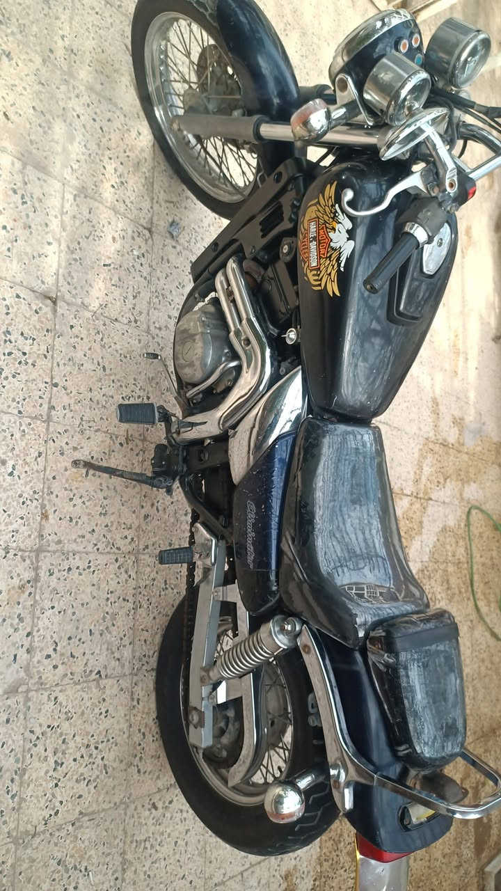 هارلي للبيع مكينه شرط ما مفتوحه واير منيه كلها شغاله سعره 650 مكاني الأيمن منصور ***********
