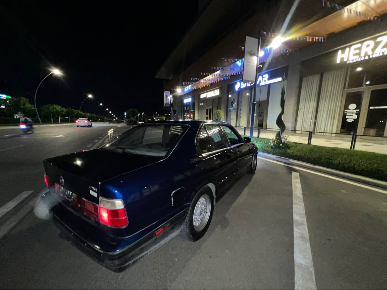 BMW 525i مۆدێل ١٩٩٠ سڵاید پێش پان گێچی بەنزین ئیشئەکا لایت ئەڵقە ئاڕمی پلاستیک سلێمانی کاڵ بوەتەوە بەڵام کێشەی نیە بە شەرتی ئەوەلیات تەبریت سارد و گەرم بە شەرت کۆمپرێسەر سەقەر گێڕ و مەکینە بە شەرت کلاجی سەقەر لە قوەتی خۆی   بێزارە بەرگە دەرگاکان لۆک لۆکە برغویان لێ نەدراوە  ٤٦گەڵاو مەعامەلەیەکی برایانە السليمانية, العراق


**إذا كنت صاحب هذا الإعلان وتريد حذفه لأي سبب، رجاءا أرسل رسالة إلى الدعم الفني**