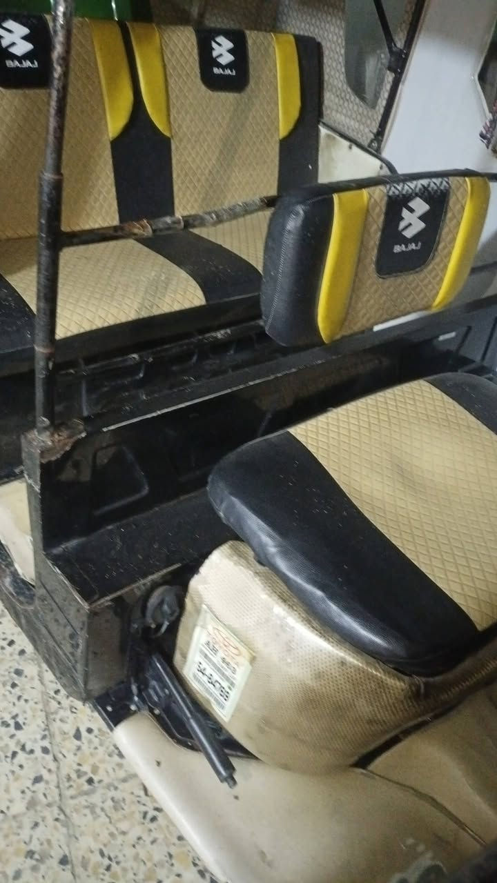 باجاج موديل 20 سنويه بأسمي جاهزه مجفت بيه طخطخات بصيطه ب6 ملايين وبصيط ***********
