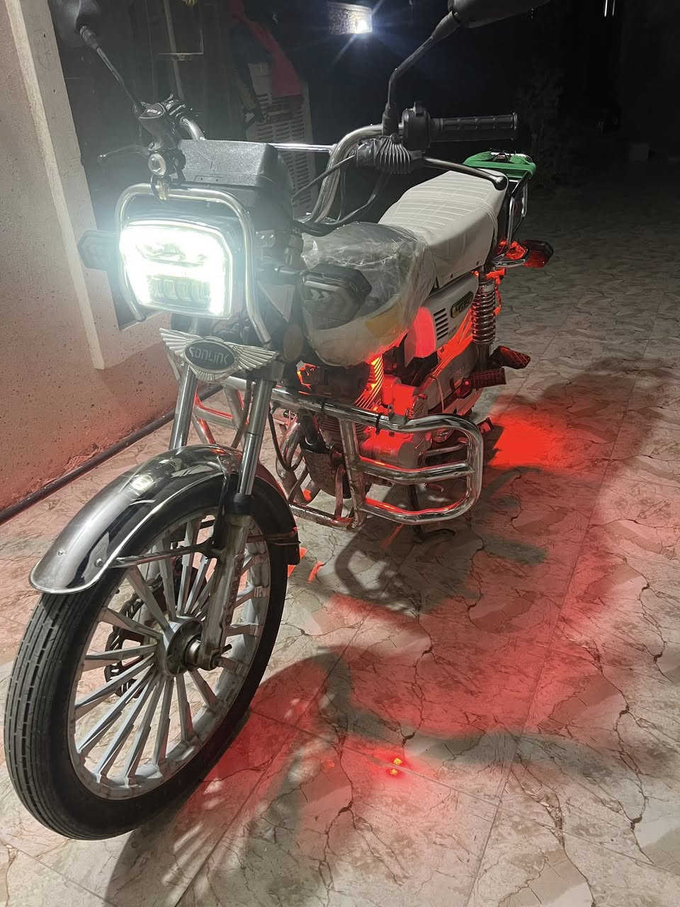 سلام عليكم إيراني موديل24 سيفان محرك كبس ممفتوح كهربائيات كله شغاله نضافه شوفت عينك 100/100السعر 750 وبيه مجال شي قليل العنوان قضاء الخالديه***********
