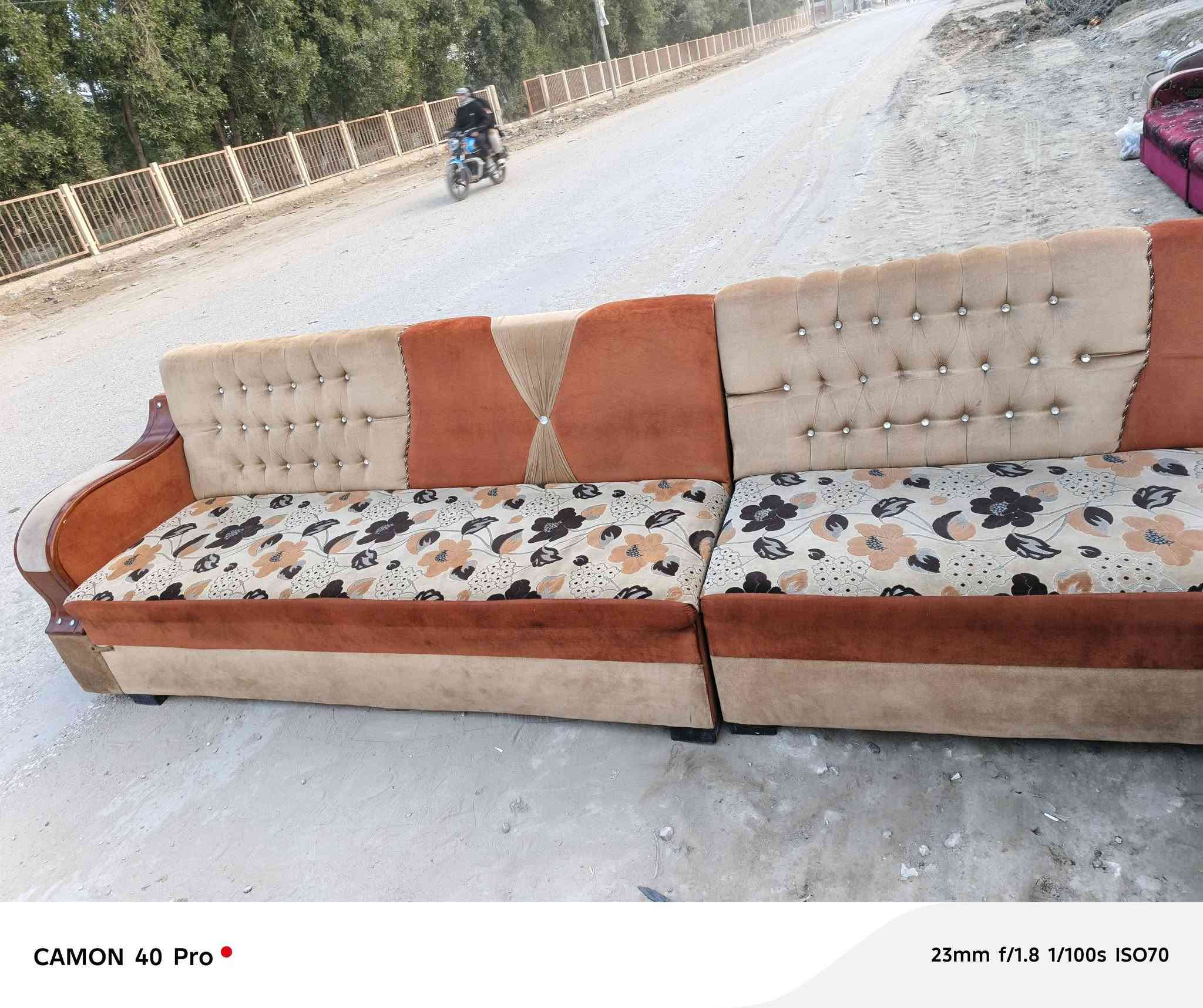 ديوان تسكام ونظيف وثقيل بلوك اسود ٢٠ نفر اخو الجديد اي ضرار مابيه حيل نظيف جدا واكو الي باب بيتك عدنه توصيل ***********
