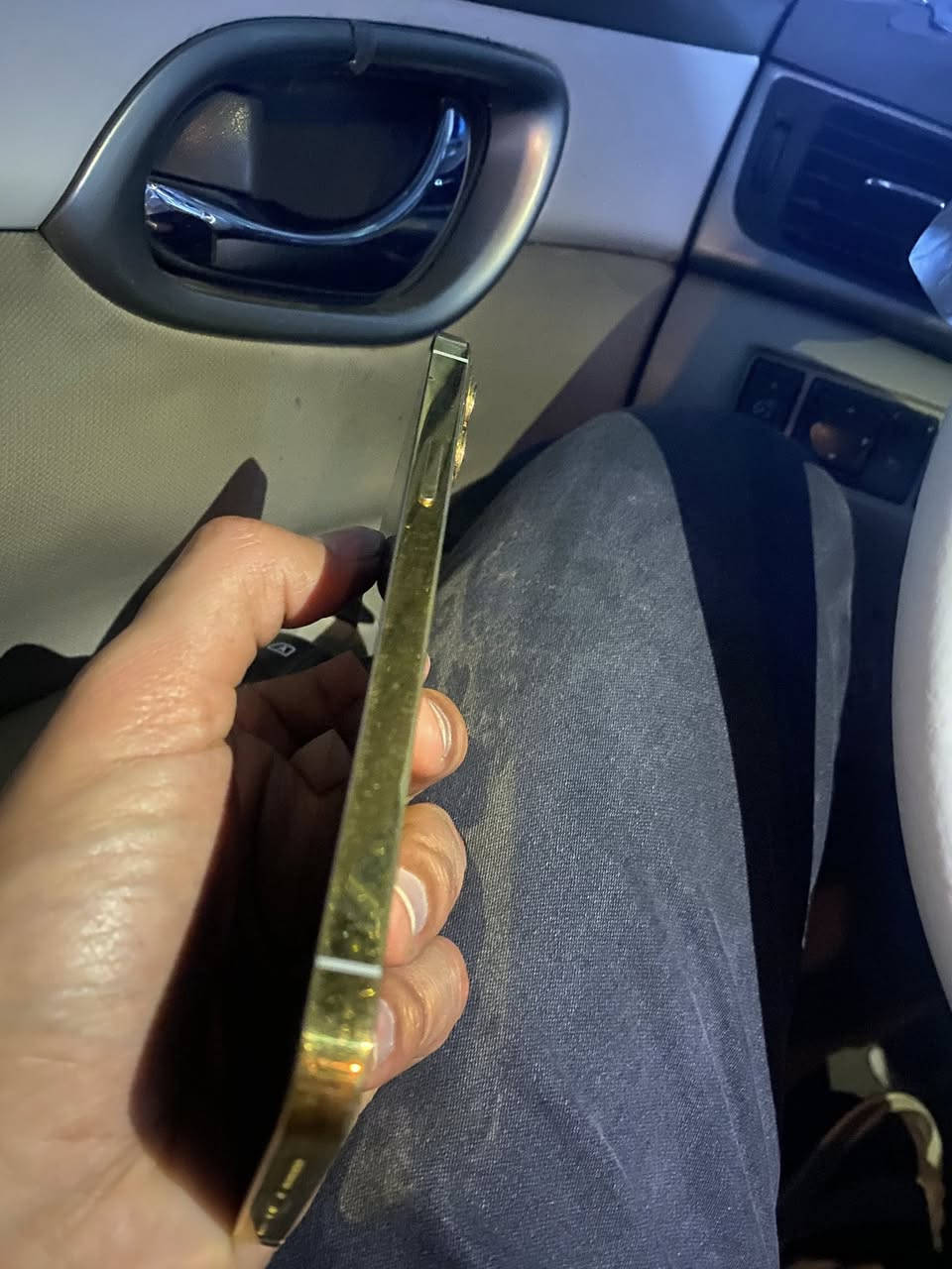 السلام عليكم ايفون 12برو ماكس ذهب
بطاريه 86
الرقم ***********
العنواد بغداد الغدير 
السعر 750
