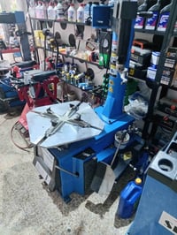 اكسسوارات سيارة • قطع غيار • للبيع