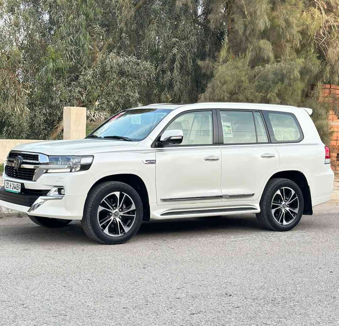 لاندكروز White Edition 2017 خليجي 
شركة ساز (وايت اديشن أصلي أم الدعاء)
فول مواصفات
المواصفات:
مقاعد جلد
مقاعد كهرباء
4 كاميرات
مرايا قلاب مع البك
تشغيل عن بعد
مرايا شفط
إشارات بالمرايا
بصمتين مع السيارة
إشارات ترحيب
3 شاشات
ثلاجة
إشارات لكزس
4 بصمات أبواب
دبل موس
مودات قيادة
تحكم ستيرن
مثبت سرعة
حساسات أمامية وخلفية
LED نهاري
فتحة سقف
ساز أم الطفاية
الممشى: 115 ألف كم حقيقي شرط الفحص
السيارة مكفولة كفالة عامة:
من الصبغ
ومن فتح المحرك
ومن الشخط والرصعة
كفالة مكينة وكير
ما عدا PDR صغير
تخم تاير + تخم دسكات حدادية جديدة
السيارة متصرف عليها ألف دينار ومتكاملة من كل النواحي
رقم السليمانية – السنوية والهزة والبراد كلها جديدة
باسمي – تحويل ثاني يوم
المكان: ديالى – المقدادية

التواصل 
***********
