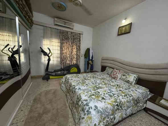 دار مساحة ٢٠٠م طابو طابق واحد بناء حديث يحتوي على ٢غرفة نوم وستقبال وهول ومطبخ ارضية سيراميك موقع البيت منطقة واحد حزيران قرب جامع الغفران خلف الشارع العام سعر ١٥٠مليون 
------------⬇️
مستعدون لاستقبال عروظكم في كافة مناطق كركوك وترويج لها عبرة صفحة المكتب⬇️
----------------
مكتب الانمار للعقار📡
مبايل ***********او ***********
موقع المكتب❓
على السايدين مال حزيران مقابيل منفذ واحد حزيران
