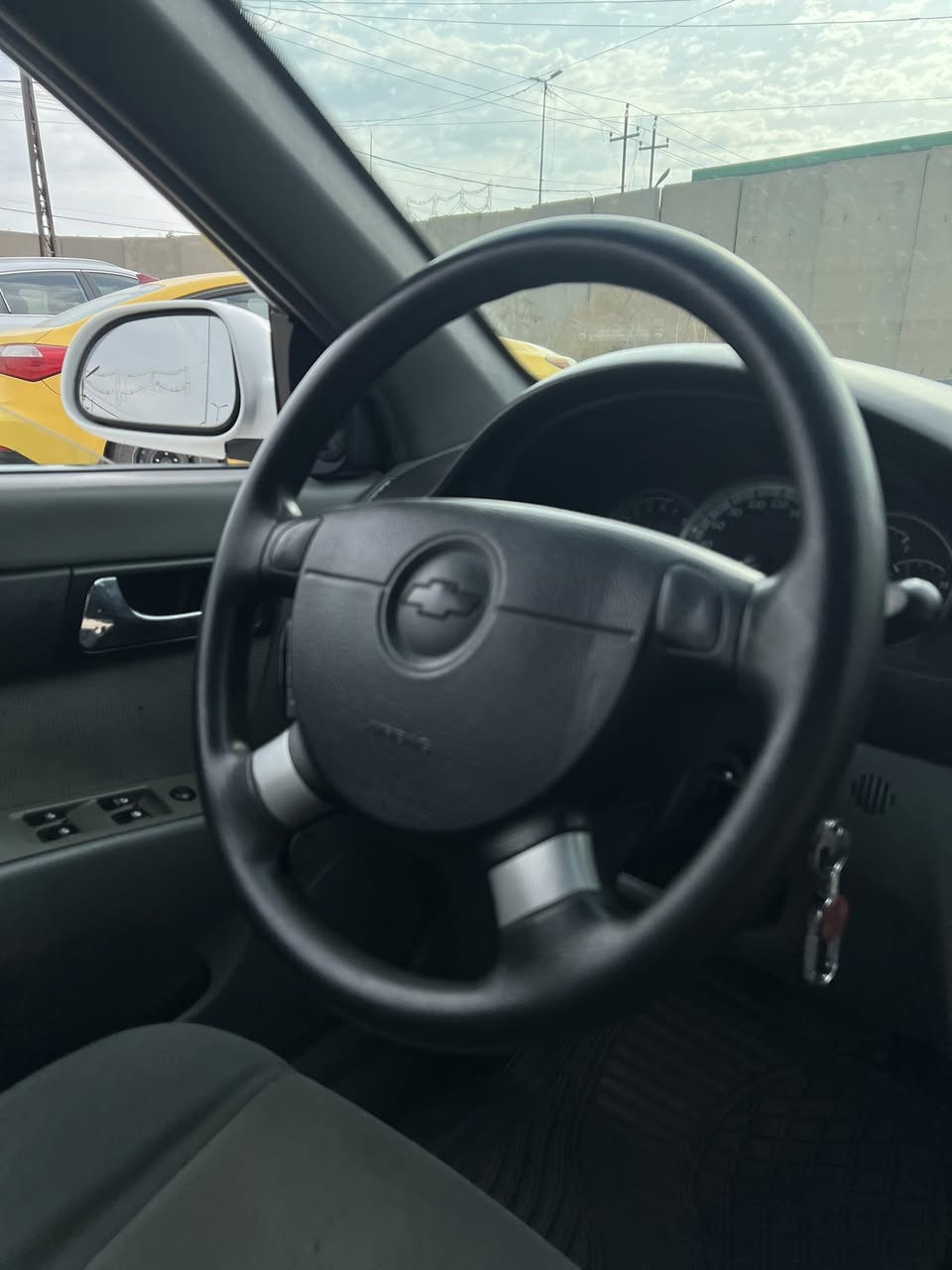 السلام عليكم اوبترا 2014 الشركة العامه مكفوله كفاله عامه من الصبغ والتبديل والضربه ماشيه 150 الف تراي مال سياره زيرو سياره جديده تخم تاير جديد اصلي صدر امامي وخلفي كله جديد رقم بغداد بأسمي تحويل ثاني يوم عنوان بغداد هـ***********
