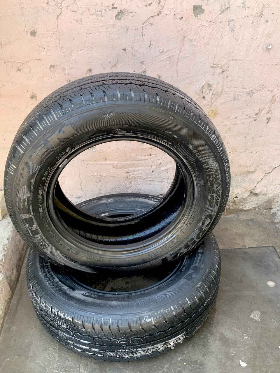 تخم تايرات خمسه 15عالي نضافتهن 75بل ميه وزوج تايرات 16عالي نضافتهن ٨٠بل ميه سعر الواحد ٣٠الف مكاني مدينه الصدر رقم***********
