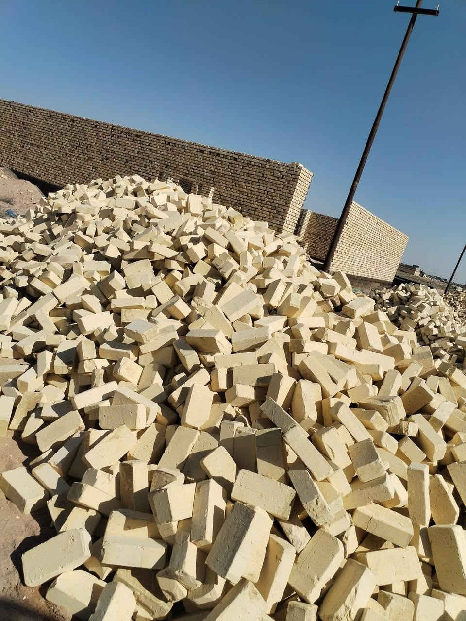 السلام عليكم ورحمة الله وبركاتة

إلى زبائنا الكرام تم تنزيل طابوق بأسعار تنافسيه

طابوق انجكتر خالي من الأملاح قوه ولون وركن وقالب متساوي العدد 8000 طابوكه وزياده شرط التنزيل معجبك الحجي يختلف بسعر مليون وميه وخمسون

سعر البيرنه مليون وربع واصل للبصره فقط

رقم الهاتف أو وتساب *********** لسننا الوحيدون لاكن نطمح ان نكون الأفضل البصرة, العراق
