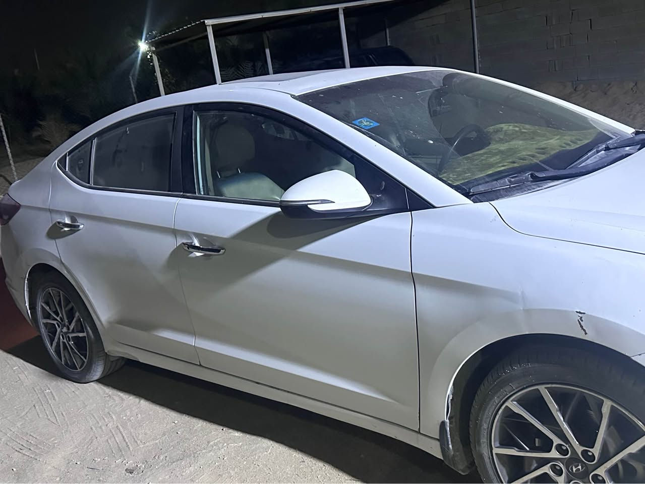 النترا خليجي فول مواصفات من تبريد بانوراما تحكمات 
بيها فقط طخات وشخوط موجوده بالصور فقط هذن
ماشيه 150,000 حقيقي 
سعرها ١٥٥ وبي مجال قليل 
مكاني البصرة - الزبير 
للتواصل *********** Singapore
