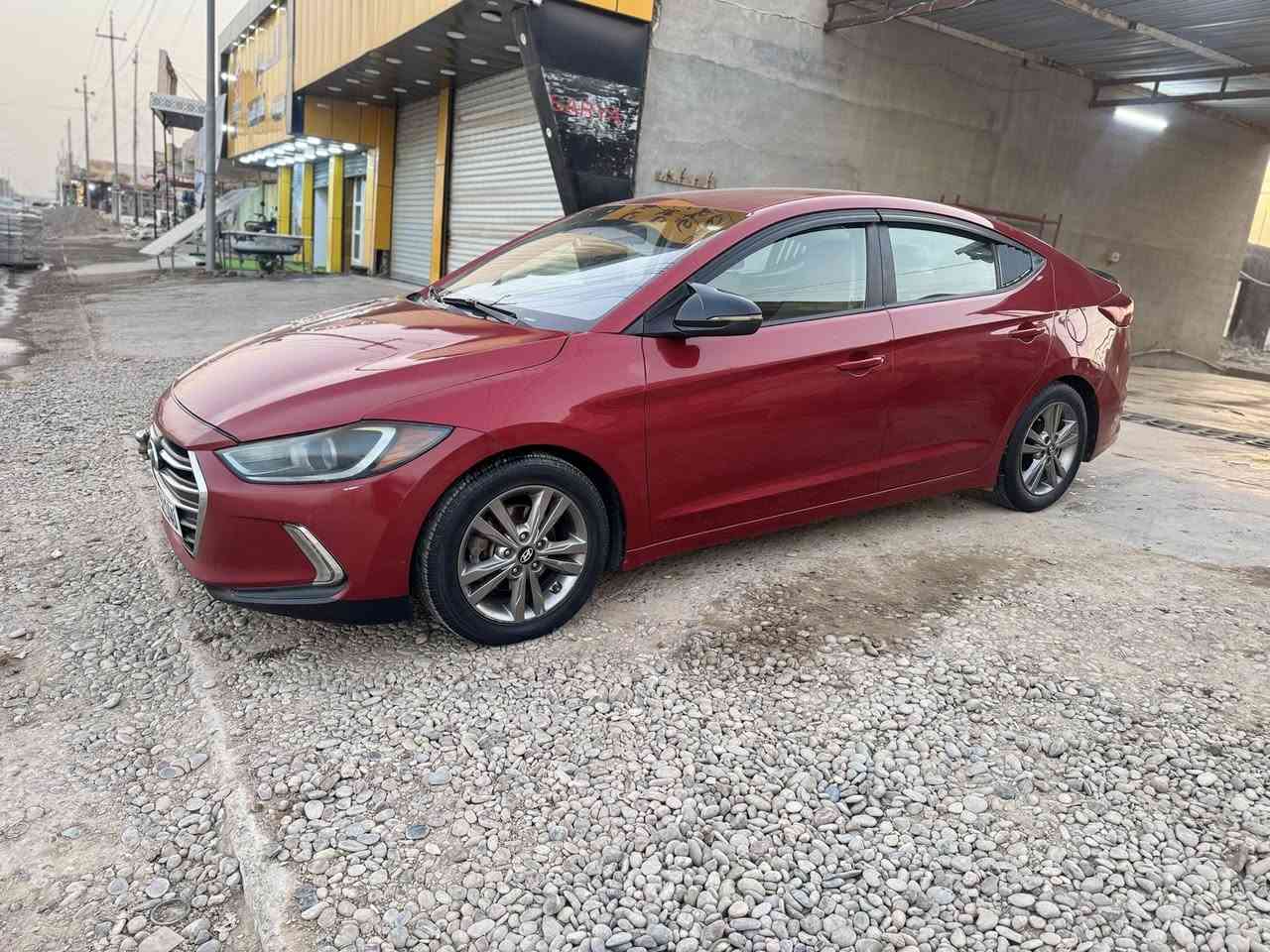 النترا 2017
محرك شرط 
كير شرط 
تخم تاير 
ويلكب اربع بلاد
شاشه جبيره 
كامره دواره 
تحكمات صفحتين 
محرك ٢٠٠٠ دوش 
لايت زينون اصلي 
السياره جاهزه خير من الله سنويه ٢٩ فقط تحويل 
السياره مكفوله من الصبغ 
مكاني بيجي 
***********
