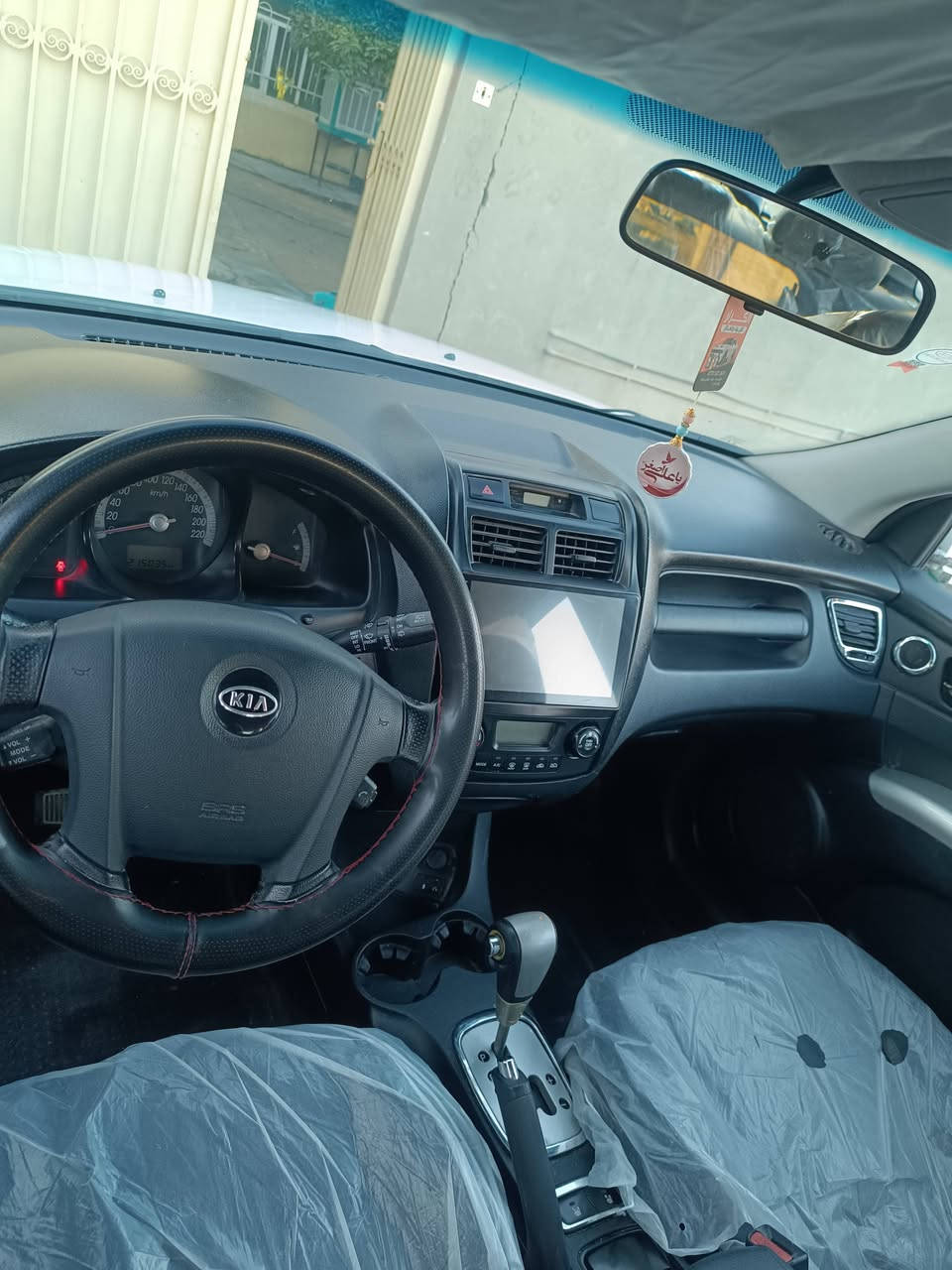 السلام عليكم
للبيع فقط سبورتج 2009  رقم بغداد سياره مال جناي مكينه كير كشر خير من الله ماتخسر عليه ربع تبريد ثلج تدفئه شغاله السياره باسمي تحويل مباشر السنويه لل 2029 مواصفات السياره مكينه الفين دوش 
شاشه كامره اماميه وخلفيه +حساس خلفي كلهن شغالات السياره كهربائياته كله شغاله امانت الله نظيفه وعلى ايدي السعر 127 وبيه مجال *********** غير متواجد ع النت مكان السياره بابل المركز
