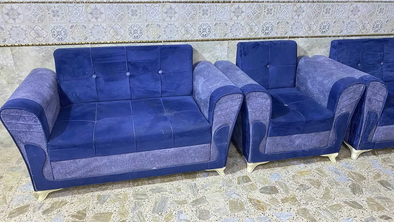 سلام عليكم يوجد تخم ١٠ مقاعد تفصال البيع سعر ٤٥٠وبي مجال مكان كربلاء مقابل حي العباس شارع السيده نرجس رقم الاستفسار ***********
