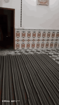 السلام عليكم بيت للبيع مساحه 200م طابو صرف مكان شاميه حي العسكري الغربي شارع الجامع ور مركز شباب الاستفسار اتصل رقم ***********
