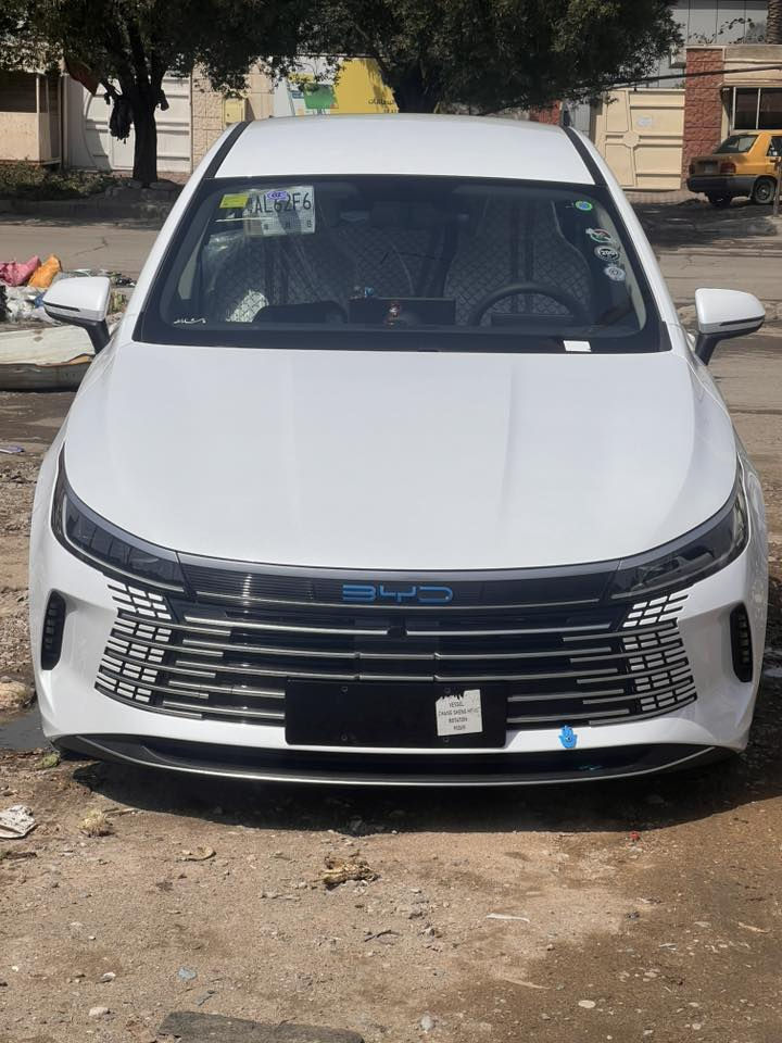 السلام عليكم شباب بي واي دي مديل 2025 للبيع زيرو بعدهه ما مرقمهه ما ماشيه دوشمه ارضيات وكشنات جاهزه للاخير ب 18 ونص وبيهه مجال مكاني بغداد ***********
