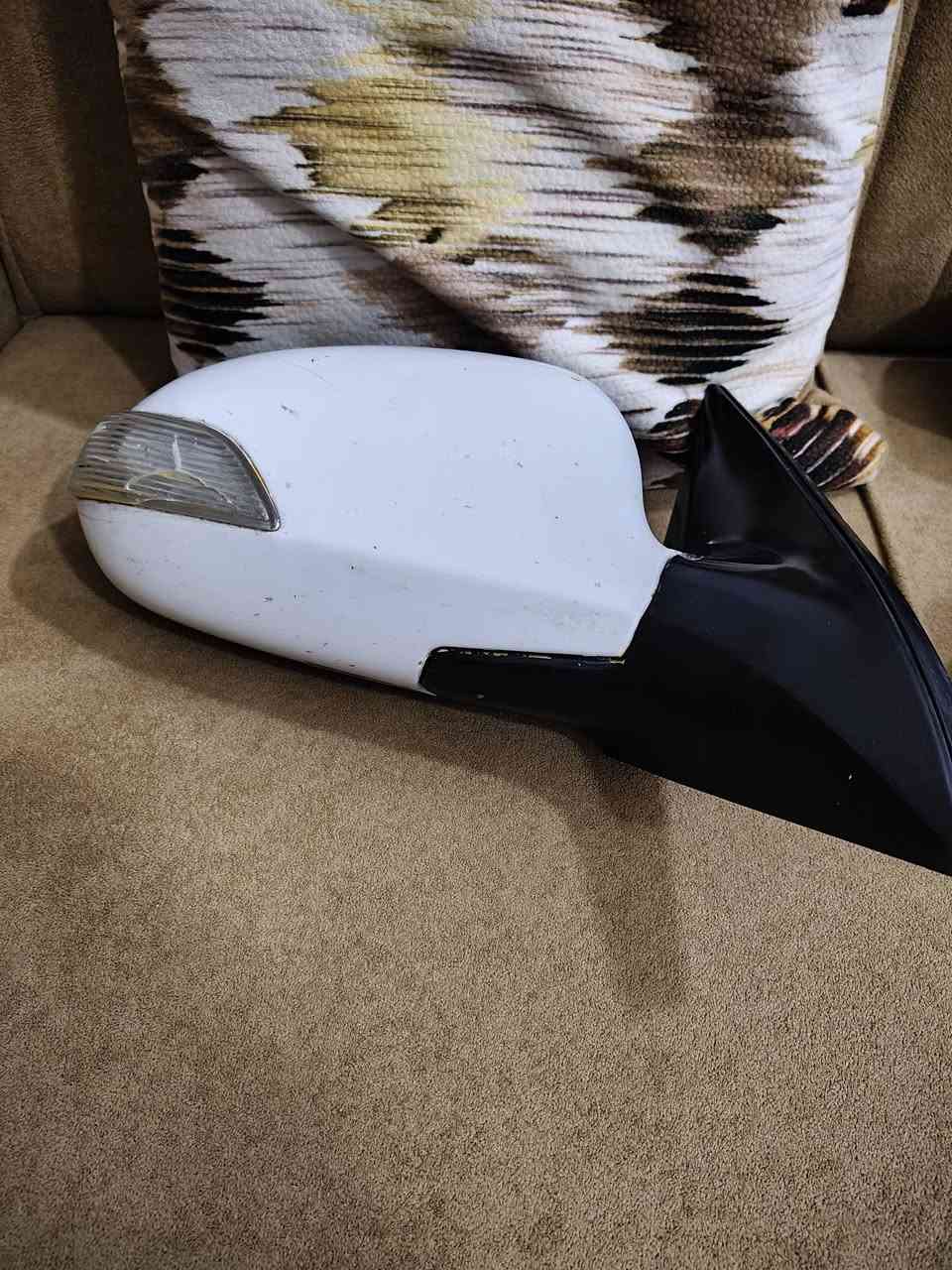 سلام عليكم
زوج مرايات لانترا للبيع 
مكان ميسان 
تواصل ***********
