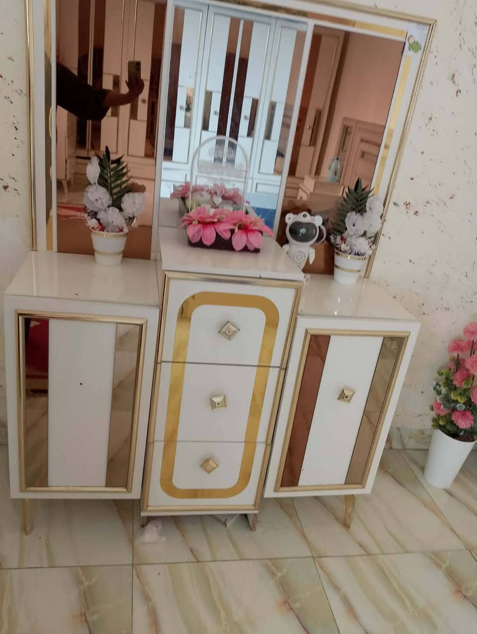 غرفة تركية نظيفة ب٤٠٠ وبيها مجال العنوان الديوانية الشراي يتصل  ***********
