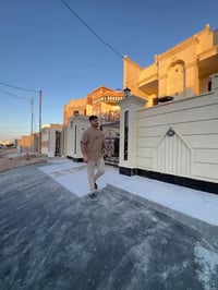 ديوم الـ ١٦ ألف • ٢٤٠م • بناء حديث