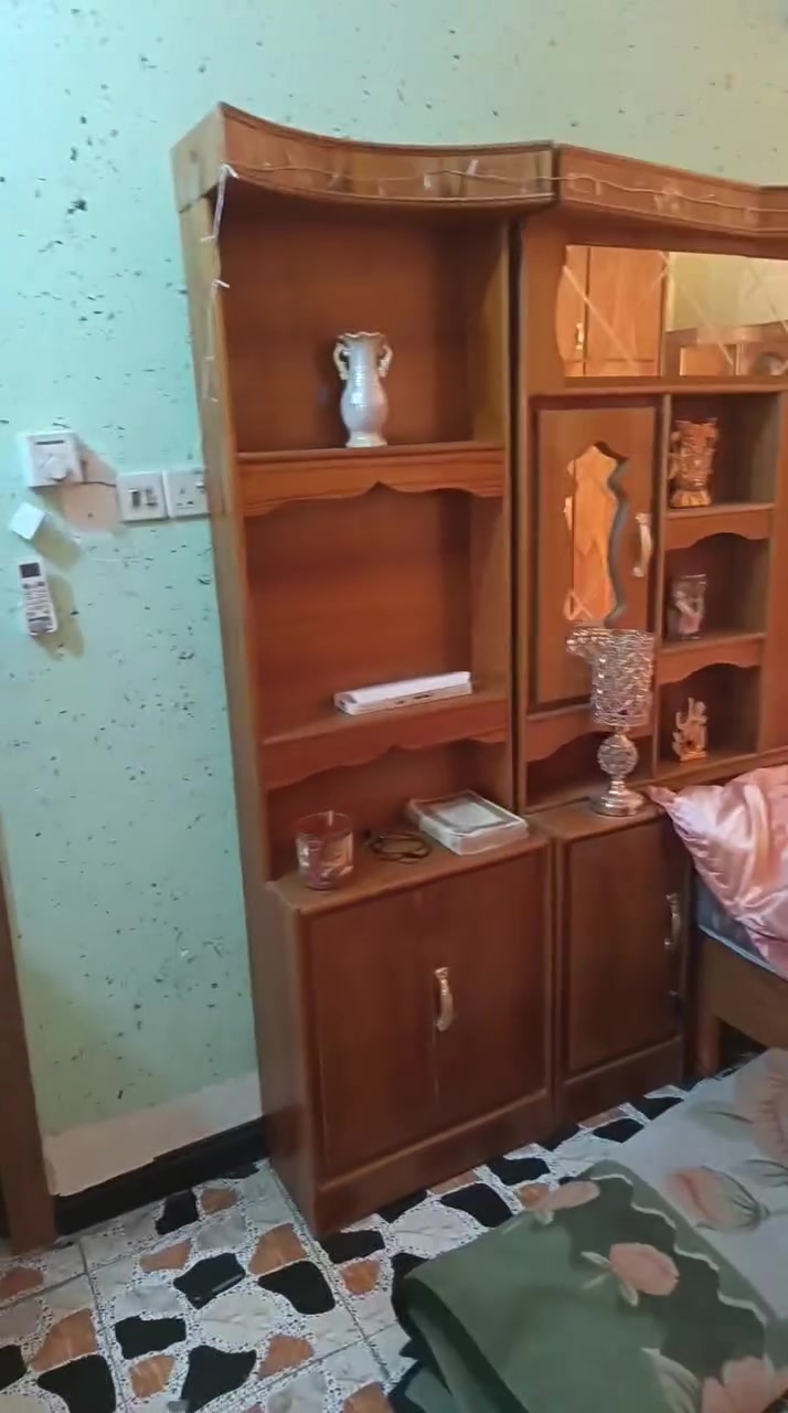 سلام عليكم ورحمة الله وبركاته عندي غرفه لبيع كامل موصفات بكان الفلوجه الجغيفي الثانيه سعر مليون. رسني. رقم. *********** هاتف
