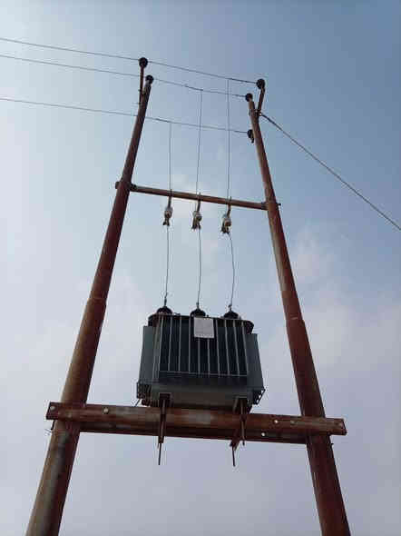 السلام عليكم يوجد محوله كامله  (عواميد + اسلاك) للبيع للإستفسار الاتصال على الرقم ***********
