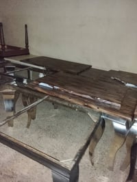 عندي ميوزه مطعم وكل ميز معاه 4 كراسي  عارضهن للبيع رقم موبايل وبه واتس...