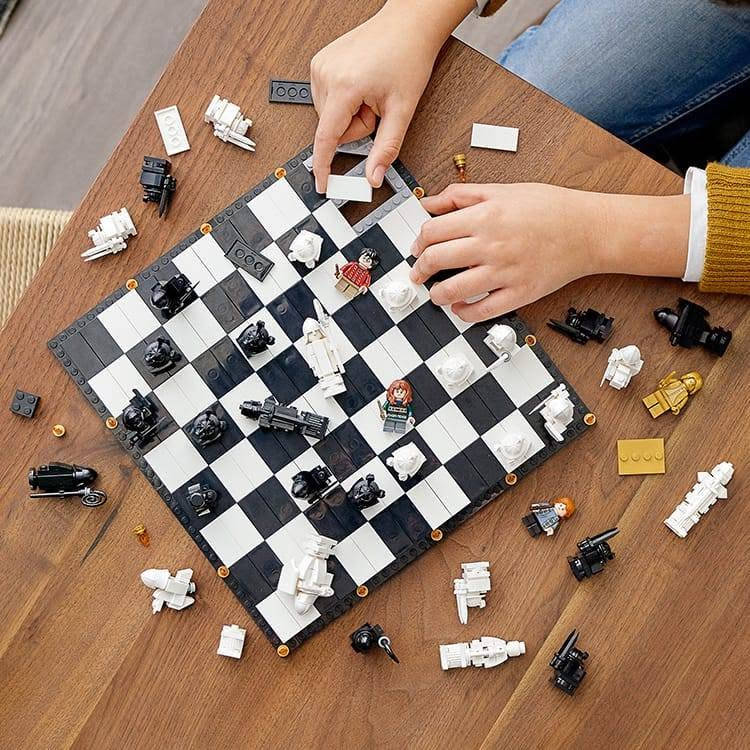 عشاق السحر والذكاء! 🧙‍♂️✨ وصلت اللعبة الأسطورية التي تجمع بين متعة البناء وتحدي العقول! ♟️🔥

​مجموعة شطرنج هاري بوتر متوفرة الآن لتنقلكم مباشرة إلى قلب معركة هوجوورتس السحرية! 🏰 خطط لخطوتك القادمة وعش أجواء الفيلم الحماسية 🎬 واجعلها قطعة ديكور استثنائية في غرفتك.

​✨ ماذا تجد في هذه المجموعة السحرية؟
​876 قطعة من المتعة والتحدي المبهر 🧩💪
​مجسمات هاري، رون، وهيرميون المفضلة لديك 🧑‍قبعة ⚡
​مجسم ذهبي حصري ونادر للبروفيسور سناب بمناسبة الذكرى الـ20 لـ LEGO Harry Potter 🌟🤩
​رقعة شطرنج فخمة ومتقنة بأبعاد مميزة تبلغ 27×27 سم 📐✨

​عش التجربة بنفسك أو قدمها كهدية مثالية لا تُنسى لأي عاشق لعالم السحر 🎁🔮

للطلب والاستفسار التواصل عبر الرسائل الخاصة 📩


**إذا كنت صاحب هذا الإعلان وتريد حذفه لأي سبب، رجاءا أرسل رسالة إلى الدعم الفني**