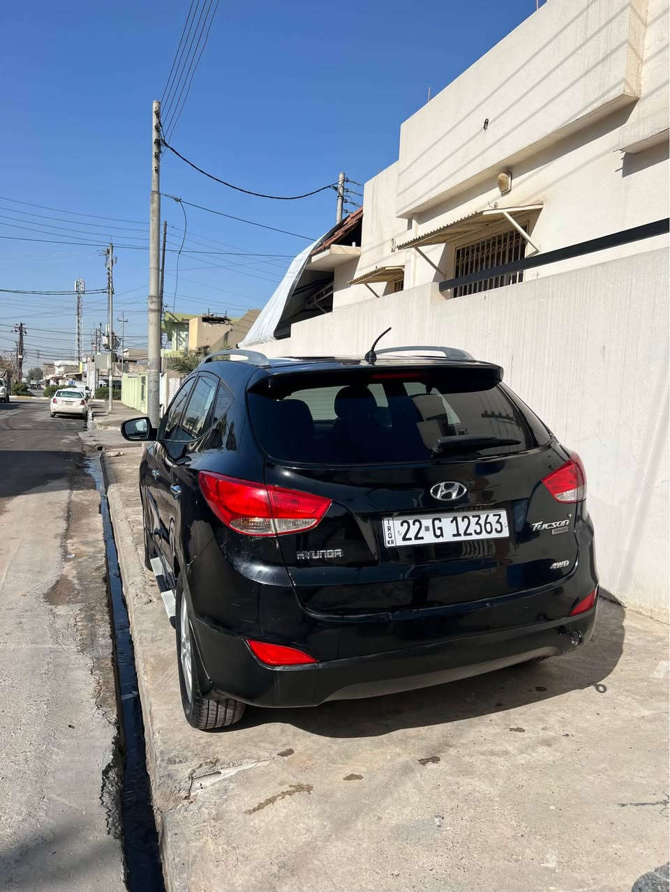 تۆکسۆن ٢٠١٠
فول فول مواسەفات 
سلایت 
پانۆراما 
بەسمە 
شاشە ئای پاد 
دەرگا بەسمە 
مەکینە گەورەی مەرغوب
خەلیجی
کوشین کارەبای
رەقەم و سەنەوی تا ٢٠٣٠ نوێیە
بێ سبوغ و بێ لێدران تەنها دوو سێ جێی تەعدیلە 
هەولێر 
نرخی ١٢٥ وەرەقە 
*********** أربيل, العراق
