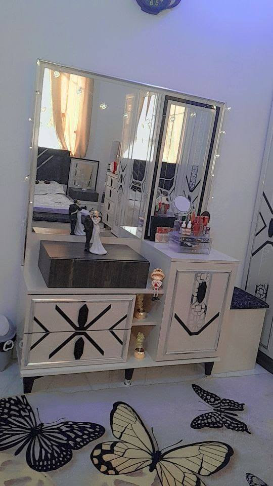 غرفه نوم تركي للبيع السرير جك مخزن والشازلون هم مخزن نضيفه كلش للاستفسار ***********
