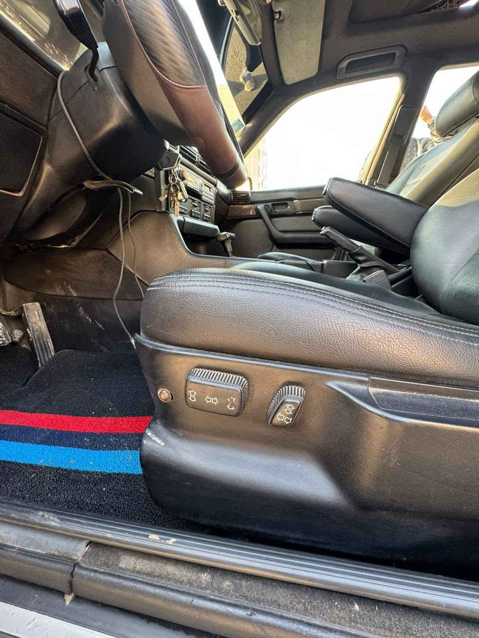 بي ام 525 مسكر موديل 92  رقم بغداد باسمي رقم انگليزي بجم عريض كشنات كهرباء دبل ايرباك داخل صاج اسود تنته سوده ديل جكمجه سلايت شغال مري منفصل مكينه كير جديد صدر امامي جديددد
دعاميات m 
ويل m 
دوس m 
بگلايت دخاني 
تبريد شغال 
بيع فقط 
السعر 79 وبيه مجال 
مكان السياره بغداد جسر ديالى الجديد
***********
الخاص مغلق مغلق 
الصفحة مكلفة بالنشر
