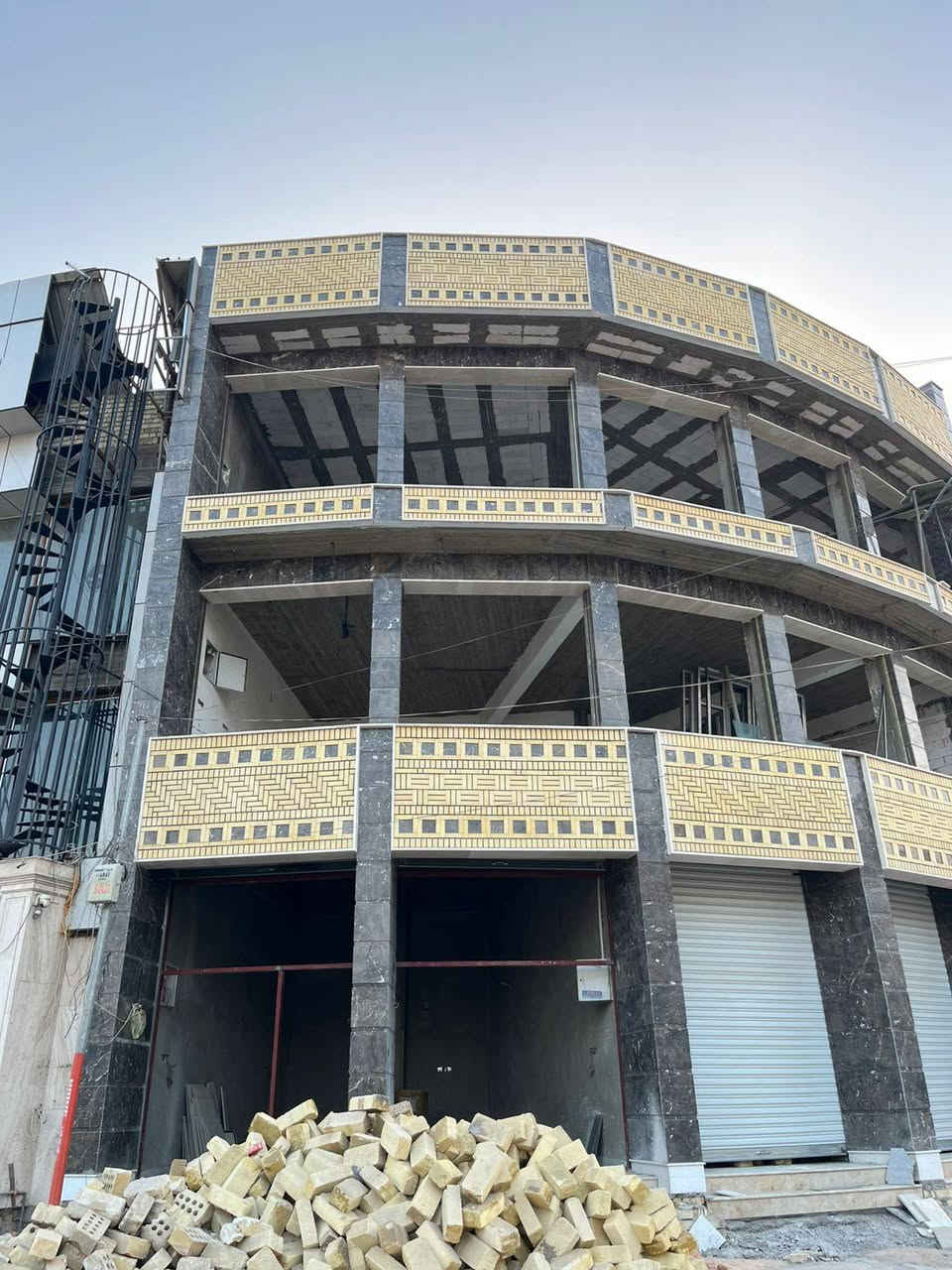 سلام عليكم تغليف وجهات جفقيم ابو علي الغراوي و ابو حسين الغراوي للإستفسار الاتصال على الرقم ***********
