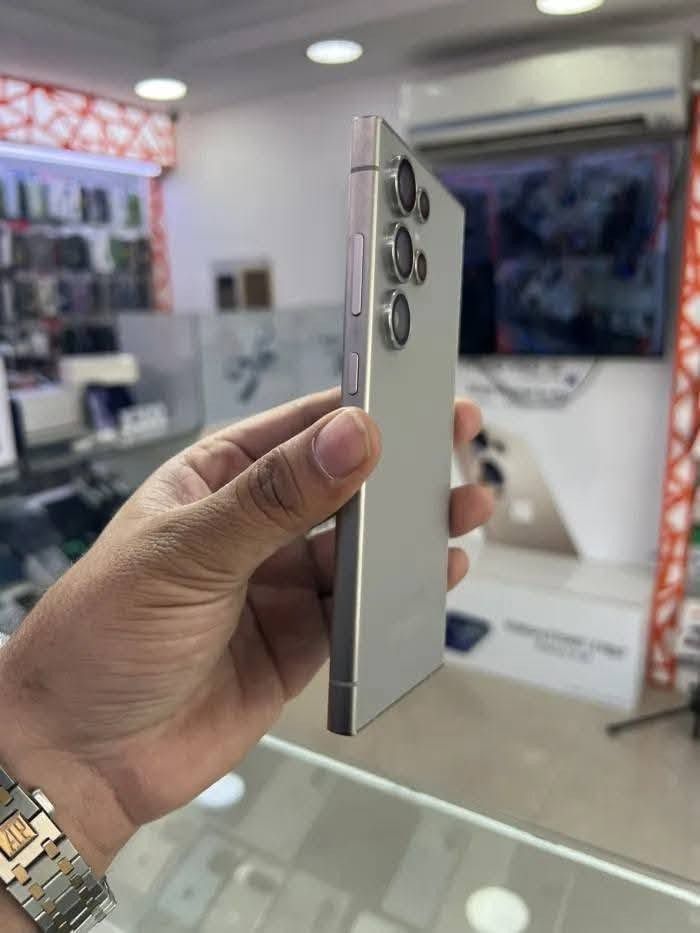 متوفر للبيع s24 
نظيف كلش 
256 

*********** يتوفر واتساب
