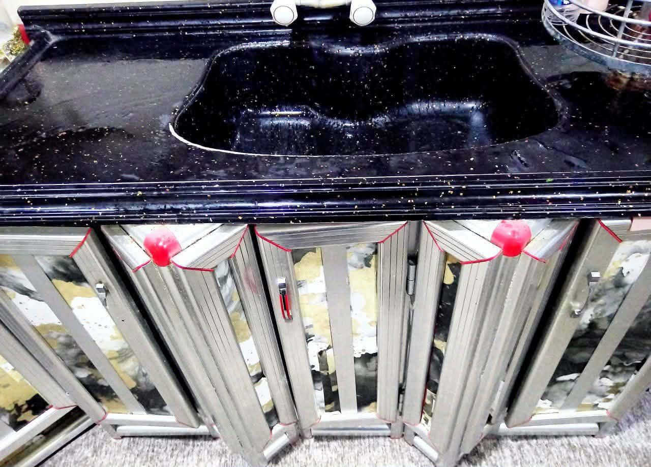 كونتر فره نضيف نفس ماوضح بتصويره سعره 350وبي مجال مكاني حله ابو خستاوي رقم ***********
