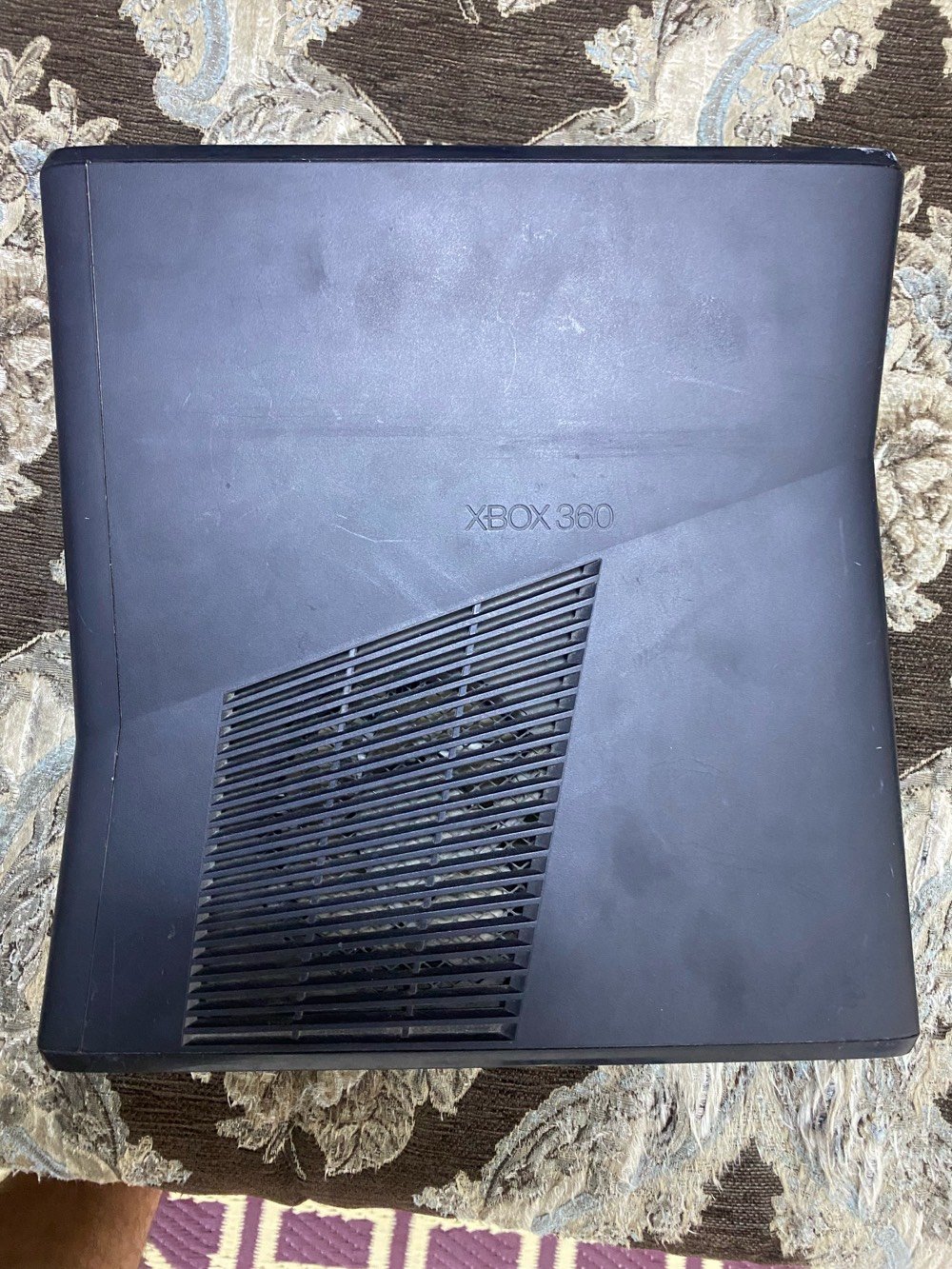 سلام عليكم للبيع اكس بوكس 360 الجهاز كلش حلو ونضيف ويا يدات ثنين واير ليس ومحوله وبي 40 لعبه من احلى الالعاب التواصل على الماسنجر او الواتس اب *********** السعر خاص مكاني بغداد