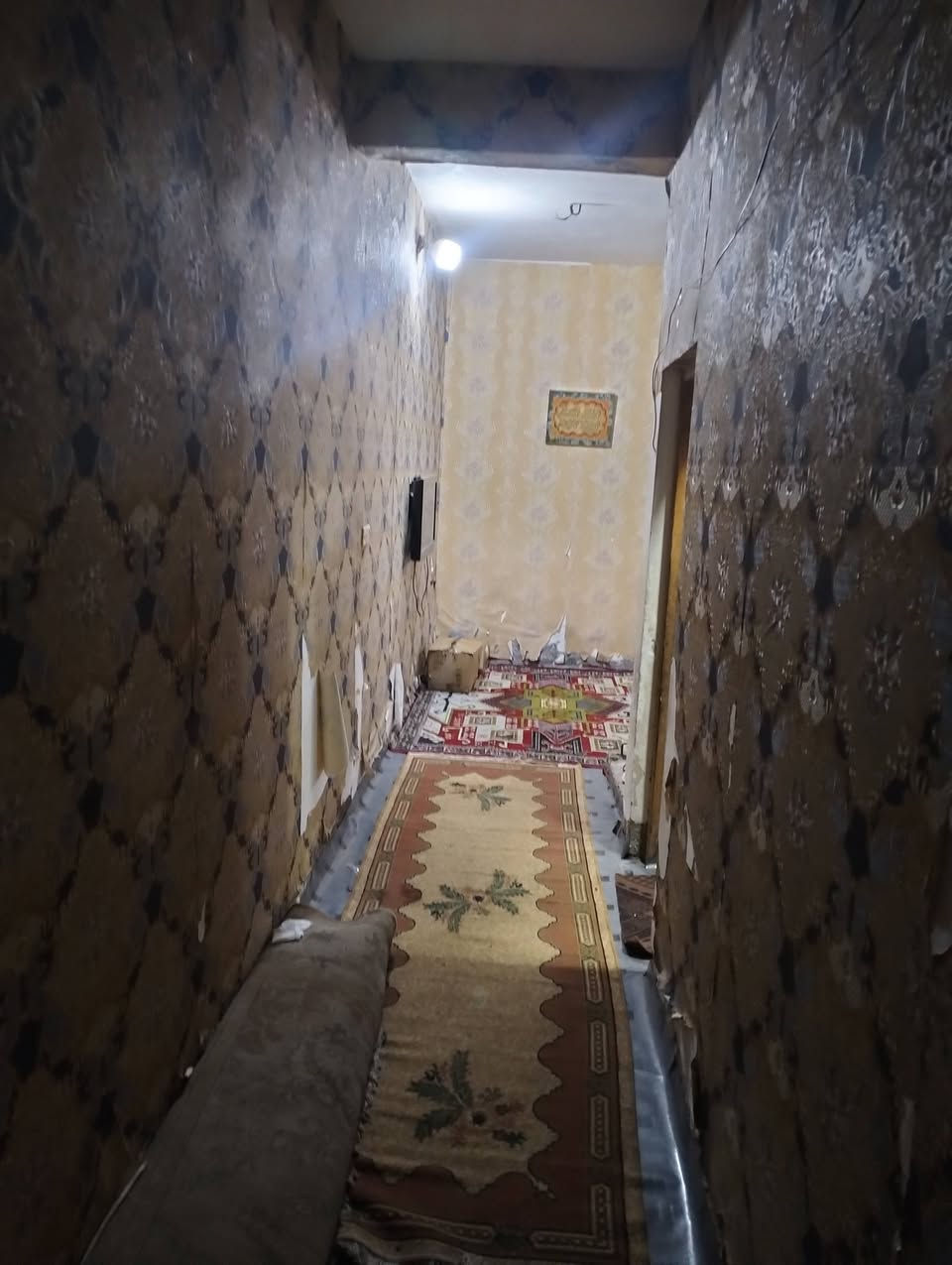 دار للبيع المساحه 100 متر خدمات مسقط قرب حسينيه الزهراء البيت وجه على ساحه ***********
