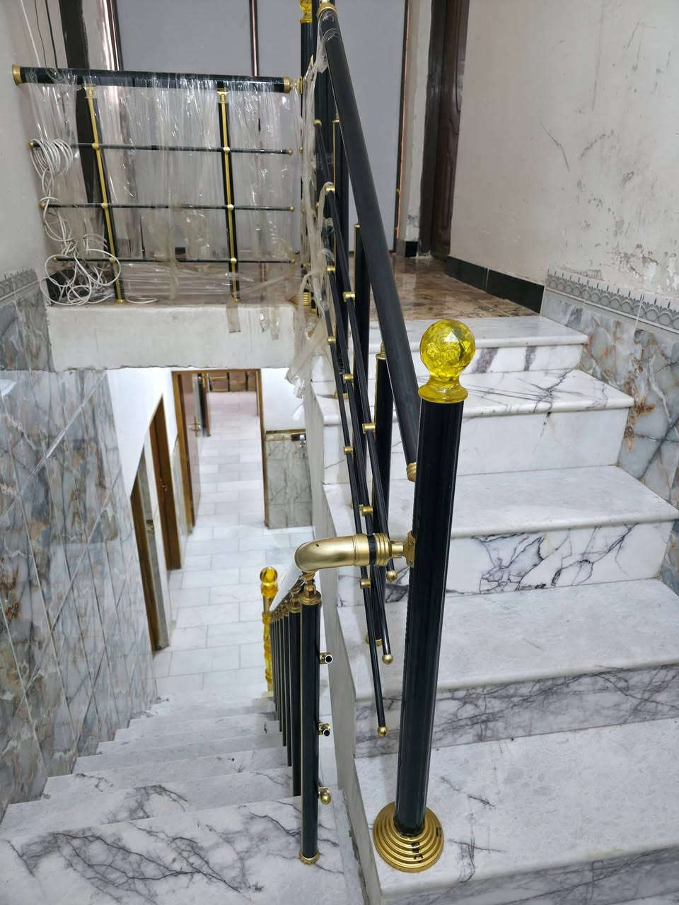 السلام عليكم بيت 200 متر منطقة الخمستالاف البيت طابقين استفسار ***********
