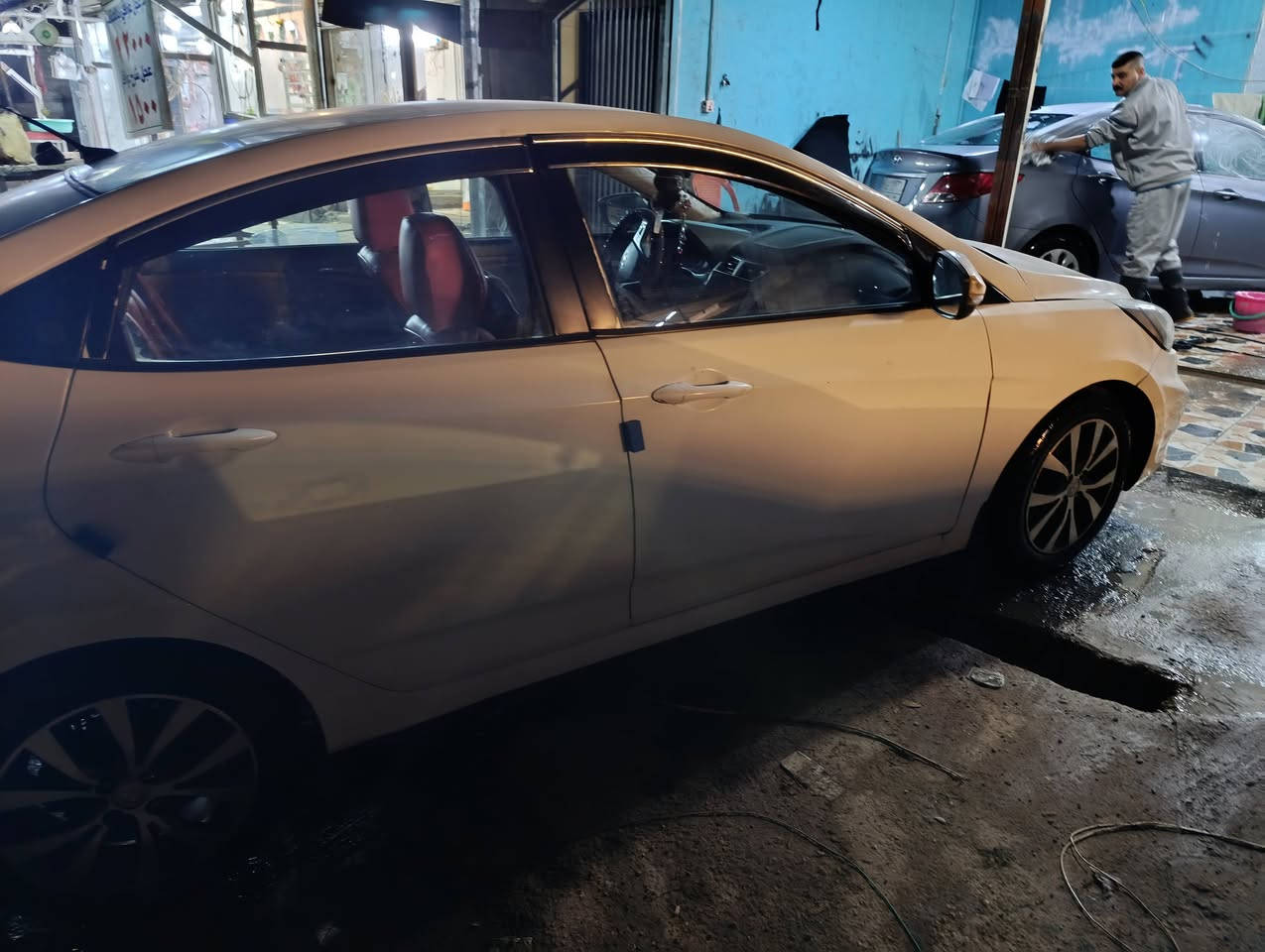 السلام عليكم 
اكسنت موديل 2012خليجي
بيه باب مبدل وجاملغ 
ماشيه 200
السعر 83
المكان بغداد الدوره
***********
محرك 1600
