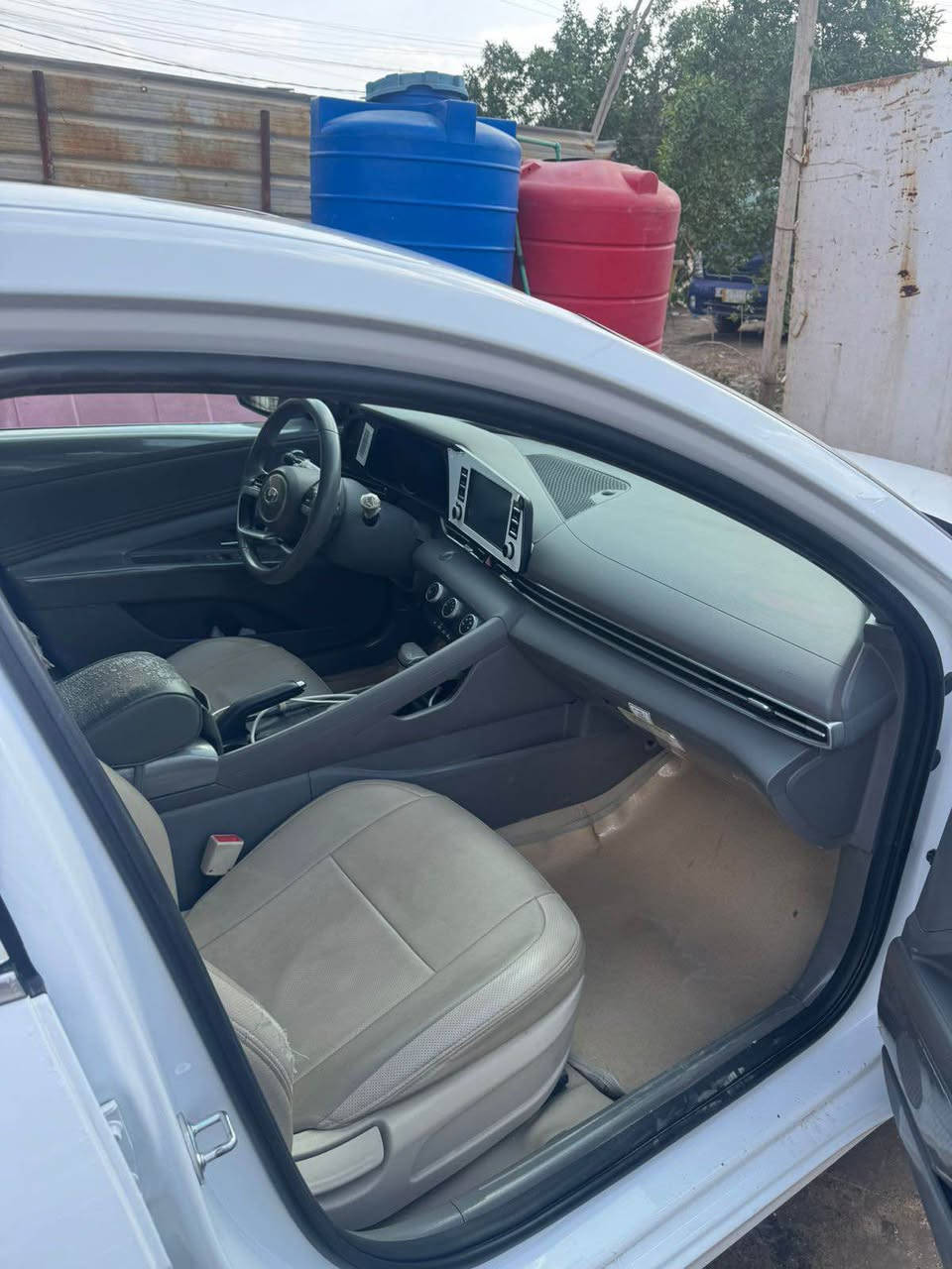 السلام عليكم 
النترا خليجي مديل 2023 اقصاد نضام كفيل نفس البيت الكفيل ماشيه 118 السياره مكفوله من الصبغ والضربه والبارد المكينه 1600 السياره جاهزه مابيهه نقص مكفوله مكينه كير حداده تخم تاير جاهزه السياره فول مواصفات فتحه بصمه والموصفات المعروفه مال النترا..
السعر :155 وبيها مجال قليل.
العنوان : بصره دور النفط..
رقم الهاتف : ‭..0771 673 6201‬ البصرة, العراق
