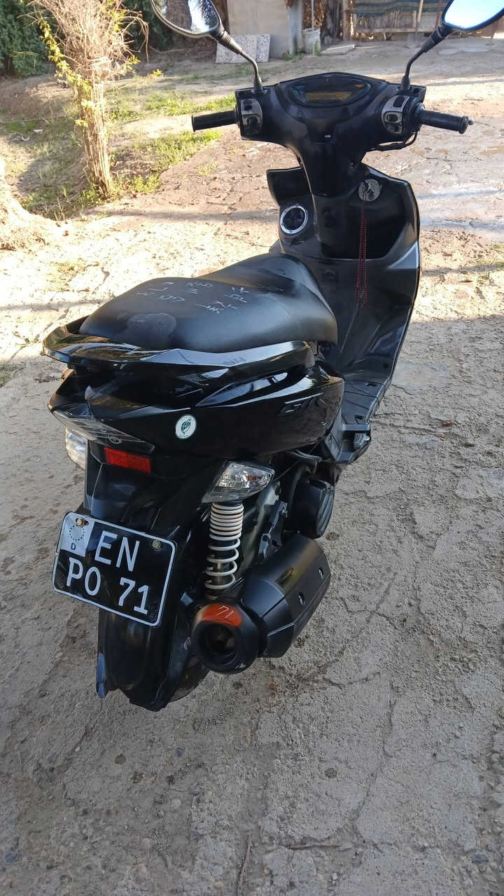 سلام عليكم دراجه للبيع جيتي ار مكاني بغداد شعله ***********
