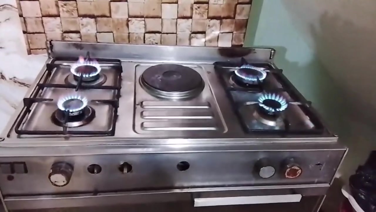 #للبيع مبرده 2ونص شرط ماطور شغال شرط مابيها خيسان. هاي املاح من الماي بس يرادلها غسلة
سعر 60 
طباخ عشتار 5عيون  والبنص هيتر فرن كامل شرط الشغل نظام بواري السعر 75 العنوان لايمن الزنجيلي


**إذا كنت صاحب هذا الإعلان وتريد حذفه لأي سبب، رجاءا أرسل رسالة إلى الدعم الفني**