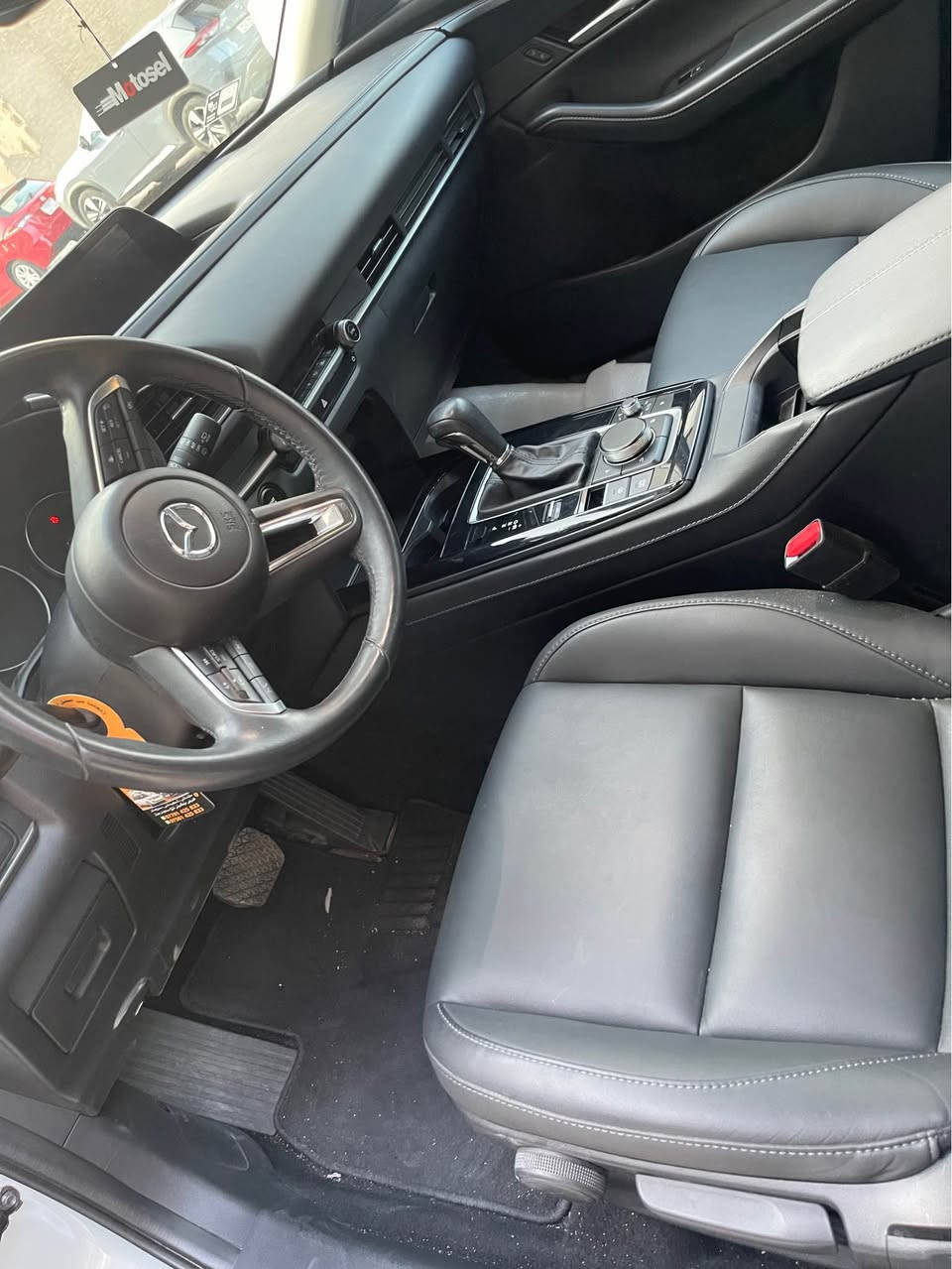 Mazda cx30 
Model 2024
 selected  مواسەفات
ڕەنگی سپی سموکی  
دەبڵ ئەکسل AWD ،رادار ئۆتو ستۆپ ،رادار خەتی جادە ،چوار جام فول ئۆتۆ ،ئۆتۆ هۆلد ،حاسە بریک بەسمە ،بەسمە دەرگای بەسمە، لایت فول لید  
لایت ئۆتۆ بەرزو نزمی لایت  بەدەست خۆتە ،کامێرا ، dark shade ،
سایەرەکە نمونەیە لە جوانی لە سەر دەقی شەریکە ماوەتەوە تەنها 15 هەزار ڕۆشتوە 
 بێ بویاخە ، یەک بست بۆنیتی pdr ، ئیرباگی هیچ نەتەقیوە هەموو گیانی 
بە شەرت کەپسە
سەنەوی تا 2030 تازەیە بە ناوی خۆمەوەیە
نرخ   ١٧٨$   
٧٧١٠٢١٣٨٣٥
———————
Mazda cx30 
Model 2024 
مواصفات selected 
لون ابيض سموکی  
دبل اكسل ، بصمه ،بريك بصمه رادار امامي رادار جانبي رادار خلفي ،شاشه داشبول ديجيتال ،لايت ليد ، سياره كلش نظيفة  كلشي بشرط   بدون صبغ بس ١ شبر pdr   عند بل بونيت  
ماشي بس ١٥ الف    
٧٧١٠٢١٣٨٣٥
.
١٧٨$ السليمانية, العراق


**إذا كنت صاحب هذا الإعلان وتريد حذفه لأي سبب، رجاءا أرسل رسالة إلى الدعم الفني**