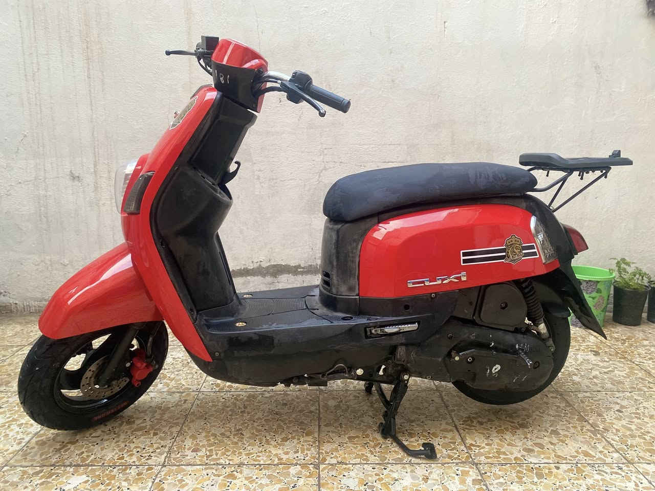 السلام عليكم دراجه بوليس للبيع دراجه كلش نضيفة سرعه ١٢٠ لون احمر وداخل اسود دراجه كلش حلوه 
السعر ٧٠٠ الف وبيه مجال حك الجيه
تواصل ***********
