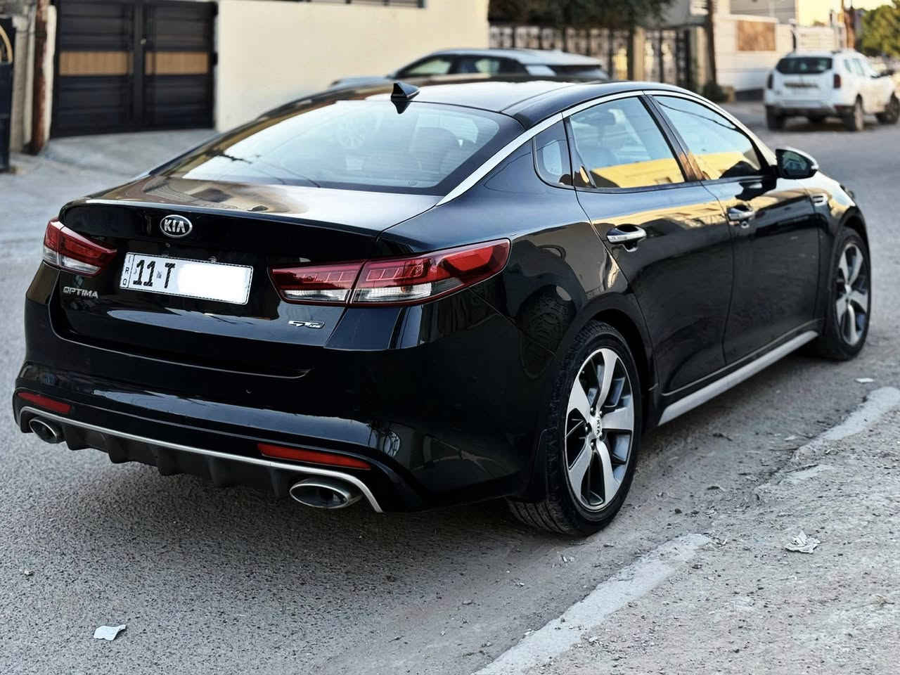 السلام عليكم
***********
كيا اوبتما خليجي 2016 GT Line رقم بغداد بأسمي
محرك 2000 دوش
مكفولة كفالة عامه
تجي اعلى مواصفات بال جي تي 
بانوراما
بصمة دخول ذكي 
إنارة داخلية محيطية 
شاشة كبيرة 
تحكم ستيرن كامل
رادار أمامي مع تحديد مسافة سيارة كدامك 
رادار خلفي + رادار جانبي 
حساس أمامي خلفي 
شفتات ستيرن 
كشنات كهرباء + كشنات تدفئة تبريد 
شحن لاسلكي 
صندوق ذكي عند الأقتراب 
نضام قيادة ذاتية 
تبريد منفصل أمامي وخلفي 
نضام اوتو هولد ازدحامات 
هاندبريك بصمة 
انضمة قيادية  نورمال + سبورت + ايكو 
كاميرا 360 درجة ( امامي خلفي وجانبي )
لايتات اوتو 
مري قلاب مع البك 
نقطة عمياء 
 خزن ميموري كار بلي 
بردات خلفية 
الصدر جديد شديته وبالعافيه الي ياخذها 
مكان السيارة بغداد - حي الاعلام 
السعر 158 وبي مجال ان شاءالله
