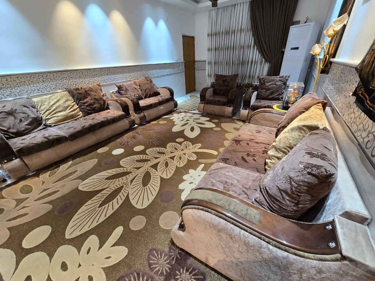 تخم نظيف للبيع السعر ٢٥٠للاستفسار الاتصال 
 ***********
