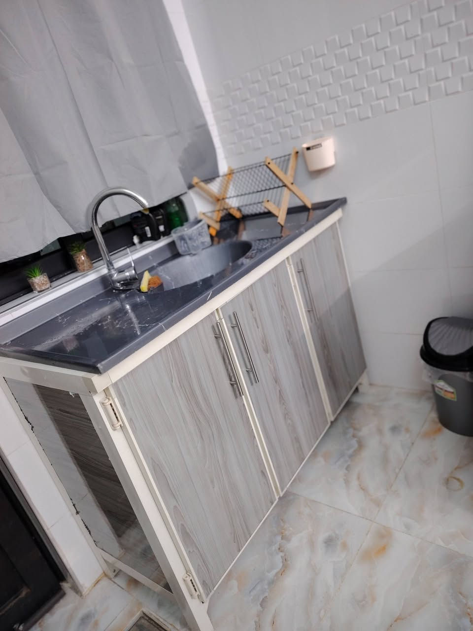 كاونتر للبيع تكمه مو سوگي السنگ مرمر نظيف جداً السعر ٣٥٠ وبي مجال ***********
